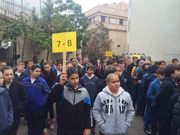 بالصور: مدرسة الفرير بيافا تشارك في تمرين للجبهة الداخلية يحاكي وقوع هزة أرضية